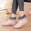 Botas de lluvia nuevas para mujer, impermeables, a la moda, adecuadas para uso en exteriores, diseño de caña corta, forradas de felpa para abrigar, antideslizantes, ligeras e ideales para uso en la cocina