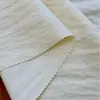 (2358) Tejido de sarga de cupro de imitación 170, con el grosor adecuado, de tacto suave y flexible, ofreciendo una textura de alta gama.