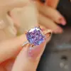 Anel Luxuoso Roxo Cor de Caramelo em Ouro Rosa com Diamante de Alto Carbono para Mulheres com Corte de Flor de Gelo de Alta Qualidade