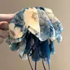 Exquisita pinza de tiburón que hace que el cabello luzca más voluminoso, pinza de pelo a cuadros versátil de lujo ligero para mujer, elegante pinza de garra triangular estilo coreano, pinza de pelo retro