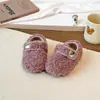 Zapatos peludos casuales para niñas 2025 Invierno Nuevos Zapatos de algodón estilo coreano para niños, lindos, con forro polar, estilo princesa