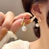 Aretes de Perlas Falsas Estilo Lujo Ligero, Modernos y Versátiles, Aretes de Celebridad de Internet en Tendencia 2025, Venta al por Mayor desde Yiwu