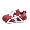 Sapatos Infantis 2026 Primavera e Outono Retro para Meninos Sapatos Forrest Gump para Meninas Leves Estudante Versátil Estiloso Tênis Anti-Impacto Tendência