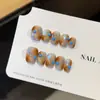 [Susurro] Ámbar Maillard Cortas Uñas Portátiles Hechas a Mano Blanqueamiento Otoño e Invierno Parche de Arte de Uñas Uñas Postizas