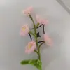 Flores Artificiais Transfronteiriças Planta Falsa Arbusto Flor buquê decoração 5 ramos grama de mola camélia rosa flor haste torcida pequena margarida