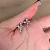 Brincos de Cruz com Glitter Fino Escovado Íris 2025 Novos Populares Brincos de Luxo Brincos Únicos Estilo Meio do Século para Mulheres