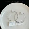 Pendientes de aro grandes lisos con purpurina fina plateada minimalista para mujer, nuevo modelo popular 2026, pendientes de aro únicos de alta gama