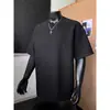 Camiseta de manga corta con cuello en V, patchwork deconstruido texturizado para hombre, camiseta de verano de peso pesado de moda con cuello semi-alto