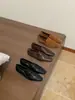 []2026 Otoño Nuevo Estilo Francés Británico Suela Suave Zapatos Pequeños de Cuero Tacón Grueso Color Profundo Temperamento Zapatos Profesionales para Mujer
