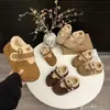 Zapatos casuales tipo Birkenstock de suela gruesa con forro de felpa, cierre de velcro y diseño de lazo, perfectos para el invierno 2026, versátiles y cómodos para usar al aire libre, zapatos de algodón para mujer para abrigarse