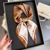 Bufanda de Seda Estampada Fresca Pequeña para Primavera y Verano Chal de Alta Gama Protección Solar Cuello Bufanda Cuadrada Pequeña Pañuelo para la Cabeza Bufanda para Mujer