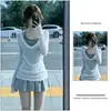 Conjunto de mujer de tres piezas 2026 nuevo estilo de verano: Cárdigan de protección solar de manga larga, top tipo camisola y minifalda ajustadora de cintura alta, puros y seductores