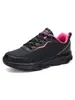 Novos sapatos femininos de outono, tênis de corrida pretos leves, sapatos esportivos de couro de cano baixo, sapatos casuais femininos com sola macia, respiráveis e amortecidos