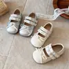 Elegantes zapatos Mary Jane plateados con lazo para niña, modelo nuevo 2026, zapatos de princesa para niños pequeños y niñas, de suela suave