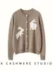 Novedad Otoño e Invierno 2026 Suéter de Cachemir para Mujer Cuello Redondo de un Solo Botón Superior Holgado Clásico Cómodo Versátil Chaqueta