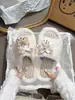 Chinelos de algodão macios e fofos estilo coreano com gatinho e peixe para mulheres, nova coleção outono/inverno 2026, quentinhos e aconchegantes para usar em casa, design slip-on, sapatos fofos confortáveis