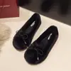 Zapatos peludos de estilo hada suave para mujer, Novedad Otoño/Invierno 2026 Versión Coreana Zapatos de algodón de suela blanda, Mocasines planos forrados de felpa