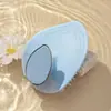 Cepillo para champú original con forma de hoja, de dientes largos y cerdas duras, diseñado para mujeres, para limpiar la caspa y masajear el cuero cabelludo; un cepillo para champú para usar en salones de peluquería