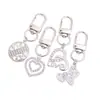 Lujo Ligero Chapado en Oro Full Diamante Charm Hebilla en Forma de D Colgante Hueco en Forma de Corazón Accesorios para Bolsos Llaves Fábrica Stock Mayorista