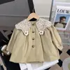 Abrigo de Moda con Flores 3D para Niñas 2026 Otoño Nuevo Elegante Gabardina de Manga Larga Atuendo Versátil de Otoño para Niñas Pequeñas