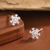 Pendientes de Copo de Nieve de Plata Pura S999 para Mujer, Lujo Ligero, Simples y de Moda, Versátiles para Otoño e Invierno, Adecuados para Perforaciones de Oreja, Joyería de Oreja de Plata Pura