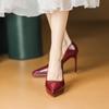 2026 Novo Modelo Salto Plataforma Impermeável Off-White para Mulheres, Salto Fino, Estilo Francês Passarela Bico Fino Raso Sapatos de Couro Envernizado