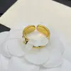 Anillo Europeo y Americano Transfronterizo Nuevo Estilo Lv 2025 con Logo y Diseño Floral Incrustado de Diamantes para Mujer, Acabado de Alta Gama, Fotos Reales, Anillos al por Mayor