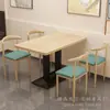Conjunto de Mesa e Cadeiras para Restaurante de Fast Food para Uso Comercial, Adequado para Lojas de Hot Pot Picante e Macarrão, Restaurantes, Chá de Leite, Sobremesas, Lanches e Espetinhos Fritos, com Mesas e Cadeiras Espessadas