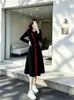 Vestido casual negro para mujer, nueva colección otoño 2026, con un diseño de inspiración francesa y una silueta A única y elegante