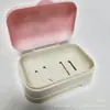Jabonera de Viaje Montada en Pared con Drenaje Estante para Jabón Estante de Almacenamiento para Baño con Tapa Jabonera Portátil sin Perforaciones