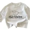 Camiseta de manga larga de dibujos animados para niños, nuevo estilo primavera/otoño 2026, unisex, con estampado de letras, camiseta interior de algodón para bebé, moderna
