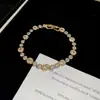 Pulseira com Fivela de Flor Estrela em Aço Inoxidável e Madrepérola Pulseira Metálica Europeia e Americana Pulseira Luxo Acessível Joias de Alta Qualidade para Mulheres