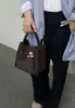 Bolsa Balde Texturizada Estilo Coreano Início do Outono 2025 Nova Popular Bolsa de Mão Elegante Estilo Estrangeiro Versátil para o Dia a Dia Bolsa Transversal