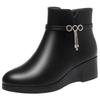 Botas curtas de cunha para mulheres outono e inverno novos sapatos de inverno botas curtas de couro macio sapatos de couro forrados de lã para mães de meia-idade e idosas sapatos acolchoados de algodão