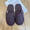 Novas Pantufas de Algodão Baotou Outono e Inverno Casal Casa Interior Femininas Silenciosas Antiderrapantes Tecido Base de Pano Pantufas de Chão Masculinas