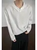 Camiseta Retrô Americana com Textura e Decote V de Manga Longa para Homem 2026 Nova Primavera Camisa Top de Camada Interna de Alta Qualidade