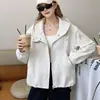 Jaqueta com capuz casual solta estilo coreano A1302 para mulheres, jaqueta top versátil com zíper para primavera e outono com um visual estiloso