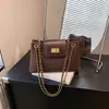 2026 Nova Bolsa Grande Acolchoada com Corrente Estilo Coreano Retro Diamante Texturizada para Mulheres para o Trabalho Ombro Único Transversal Bolsa de Mão Tendência