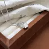 Collar de Cadena para Clavícula de Joyería de Lujo Ligero Exquisito Nuevo 2026 con Cubo de Hielo Brillante Plata Barra de Fortuna Personalización