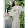 Vestido de tirantes con bordado de rosa tridimensional estilo chino + conjunto de camisa protectora solar y de aire acondicionado con borlas y falda larga de cola de pez