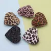 Chaveiro de Couro Sintético com Estampa de Leopardo e Coração para Casal Europeu e Americano Novo, Pingente de Coração de Pêssego para Carro, Pingente para Bolsa, Acessórios, Venda por Atacado