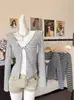 Cárdigan de punto a rayas azules y negras para otoño e invierno para mujer, corte ajustado, cuello en V, manga larga, capa base, top de dos piezas de estilo moderno