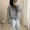 Cardigan de Tricô Bordado com Flores para Primavera e Outono Feminino Outono e Inverno Novo Design Solto Senso de Moda Elegante Casaco Suéter Cinza