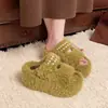 Chinelos de pelúcia femininos com plataforma para aumentar a altura, sapatos pretos peludos super estilosos para casa de outono e inverno
