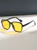 Óculos de Sol Quadrados Simples e Modernos Estilo Coreano, Unissex, com Design Único de Rebite, Proteção Solar para Uso Externo, Óculos Versáteis