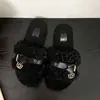 Pantuflas de estilo coreano 2026 de suela gruesa y pelo rizado con diseño de una sola tira con hebilla, adecuadas para otoño e invierno, pantuflas de alta gama para mujer