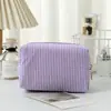Bolsa de Maquiagem Seersucker Mais Vendida Transfronteiriça de Mão Grande Capacidade Bolsa de Lavar Listrada Bordada Bolsa de Armazenamento de Cosméticos de Viagem