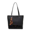 Yuezi Bolso Retro de Gran Capacidad para Mujer Bolso de Hombro 2026 Primavera Nuevo Bolso Tote Bolso de Hombro Individual para Viajes Diario Moderno