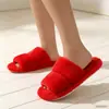 Nuevas pantuflas peludas con estampado de leopardo transfronterizas para mujer, pantuflas de algodón para el hogar y el interior de punta abierta para primavera y otoño, cálidas y antideslizantes