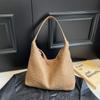 Bolsa de Pelúcia Vintage de Grande Capacidade Feminina 2024 Nova Outono e Inverno Elegante Bolsa de Ombro para o Dia a Dia Bolsa Tote Fashion